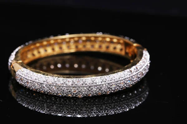 The-Ultimate-Guide-to-Choosing-and-Styling-Diamond-Bangle-Bracelets THEDIAMONDSTORE