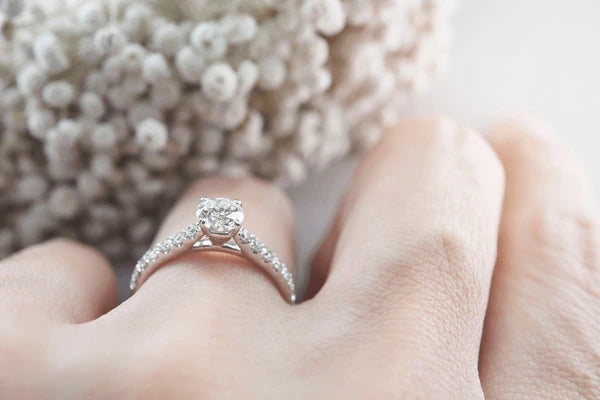 Embracing-Elegance-with-Simple-Diamond-Engagement-Rings THEDIAMONDSTORE