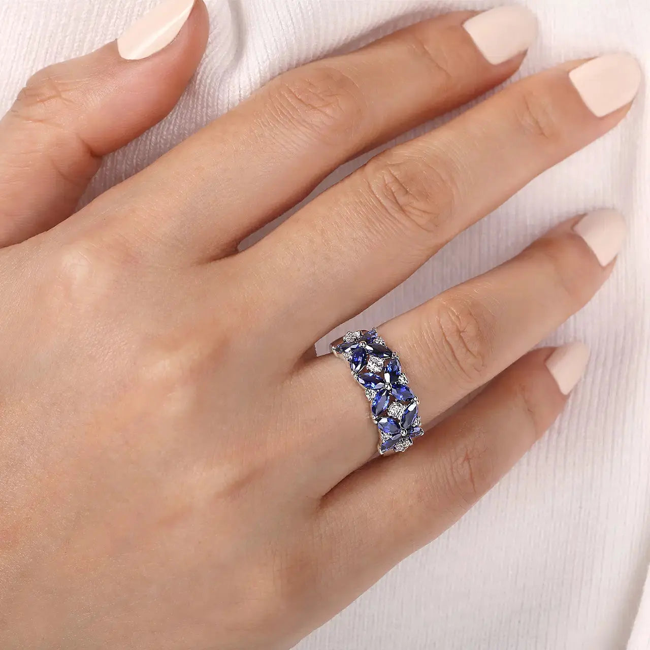 14K White Gold Diamond & Blue Sapphire Floral Ring - THEDIAMONDSTORE
